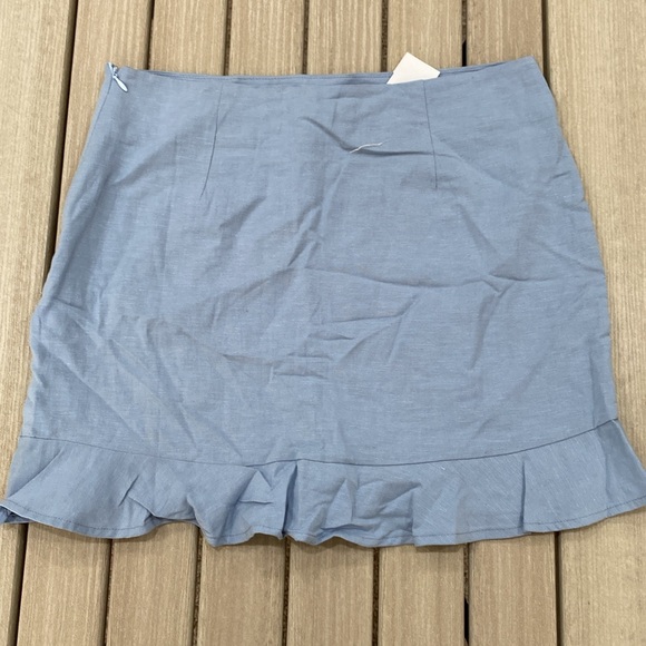 NWT - Alcoa Baby Blue Ruffle Hem Mini Skirt, Size Medium - Picture 2 of 3